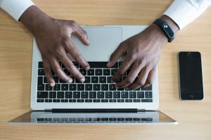 【カスタマーサポート担当者向け】お礼メールの書き方とは？例文や返信を効率化する方法を解説