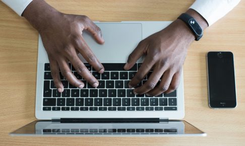 【カスタマーサポート担当者向け】お礼メールの書き方とは？例文や返信を効率化する方法を解説