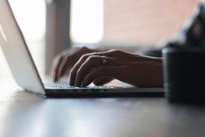 お問い合わせフォームの書き方とは？基本構成や例文から書く際の3つのポイントを解説